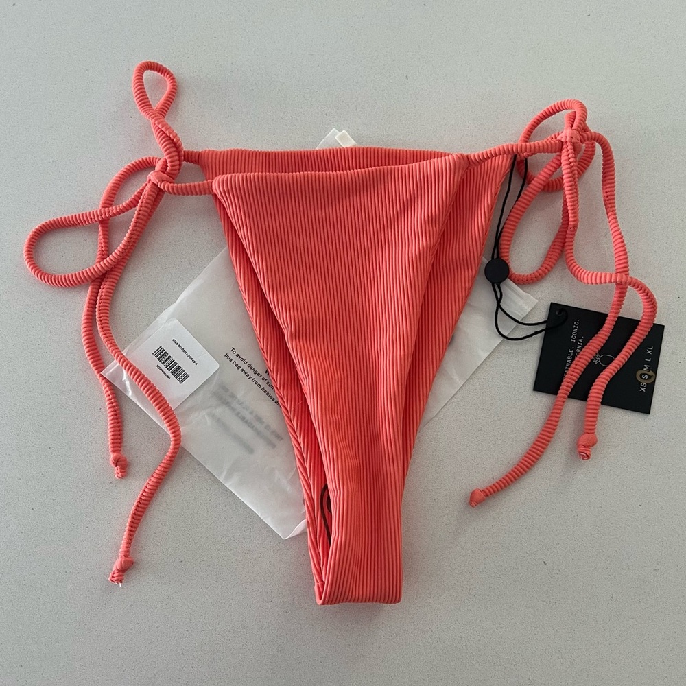Skatie Elsa bottoms in Guava